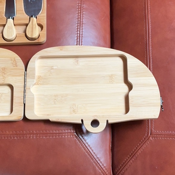 Bamboo Wooden Camper Cutting Charcuterie Board with knife set - Picture 5 of 7